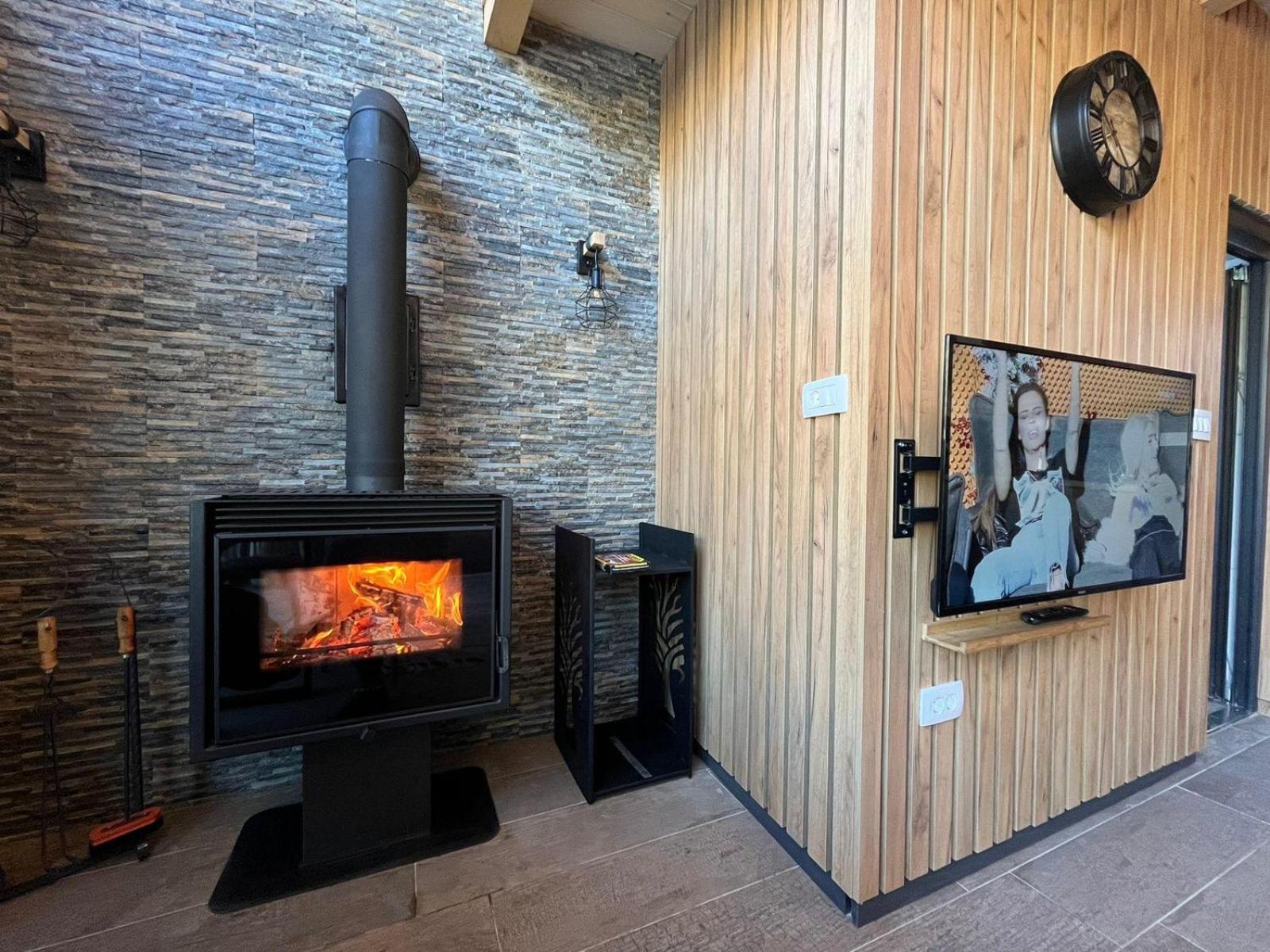 Bujtinat Lisa Apartment Boge Екстериор снимка